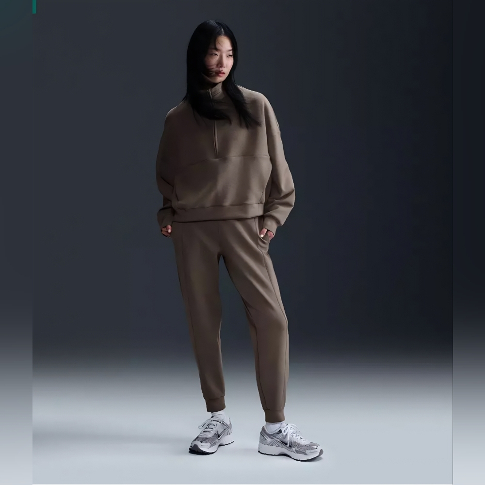 Nike 24.7 ImpossiblySoft Oversized 1/2  Zip Sweatshirt In Mink Brown, NWT - Picture 3 of 7